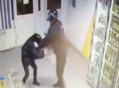 Сотрудник ЧОПа после избиения в магазине 24-летней волгоградки получил уголовное дело