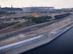 Строительство рокадной дороги и стадиона «Волгоград Арена» сняли с высоты птичьего полета