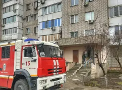 Людей срочно вывели спасатели из горящей 9-этажки в Волгограде