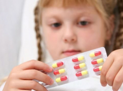 Под Волгоградом 4-летняя девочка отравилась бабушкиными таблетками