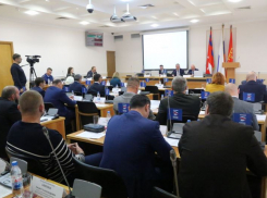 Волгоградцы выступили за роспуск гордумы на фоне фекальной ЧС