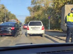 Причину гигантской утренней пробки сняли на видео на подъезде к Волгограду