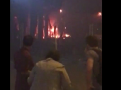 Пожар в речпорту попал на видео в Волгограде