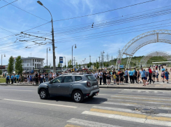 Адскую давку в автобусах после автограф-сессии Аршавина сняли на видео в Волгограде 