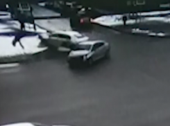 Из-за желания таксиста быстро закончить заказ пострадала волгоградка