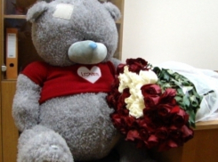 Волгоградец украл из магазина игрушки и коньяк, чтобы подарить любимой