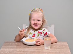 Волгоградцам рассказали, как помочь детям полюбить еду в детском саду