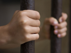 За нападение на школьницу осудят насильника из Кемерово, скрывавшегося в СИЗО Волгограда