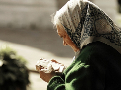 Под Волгоградом пенсионерке выдали пенсию купюрами «банка приколов»