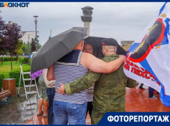 Синие тельняшки под синим небом: в Волгограде День ВМФ отметили с проливным дождем 
