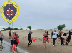 Три десятка волгоградских моржей совершили октябрьский заплыв через Волгу