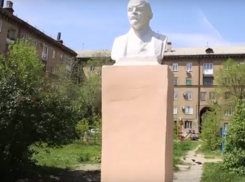 Сломанный вандалами бюст Ленина восстановили на севере Волгограда