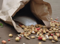 Трое подростков до полусмерти избили таксиста в Волгограде из-за пакета с едой 