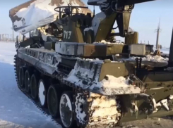 На видео попал танк, расчищающий дороги от снега в Волгоградской области