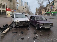 16-летняя девочка на «семерке» пострадала в аварии в Волгограде 