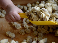 В Камышине изъяли 30 килограммов опасных пельменей и котлет