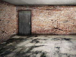 Гараж загорелся в Волгоградской области: из огня спасли мужчину