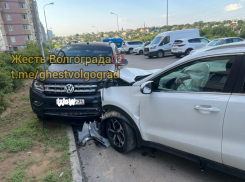 10 суток ареста получила сбившая несколько машин на стоянке пьяная волгоградка на  Kia