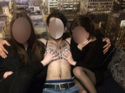 Парень из Уфы решил поразить волгоградцев крутыми вписками в бюстгальтерах 