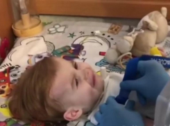 Миллион рублей пожертвовал меценат на лечение годовалого волгоградца со страшным диагнозом