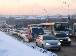 Авария на мосту через Волго-Донской канал в Волгограде парализовала движение