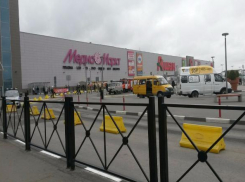 Посетителей «заминированного» ТРЦ «Акварель» экстренно эвакуировали 