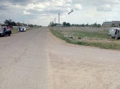 Машина скорой помощи перевернулась под Волгоградом: пострадали фельдшер и водитель