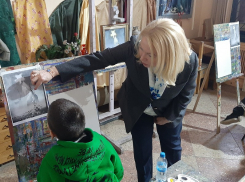 В Волгограде детей из Донбасса отвлекли от тревожных мыслей живописью