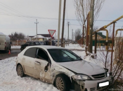 Водитель Chevrolet протаранил «Ниву» и попал в больницу в Волгоградской области