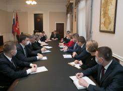 Волгоградский губернатор на новогодние праздники отправил в поля армию чиновников