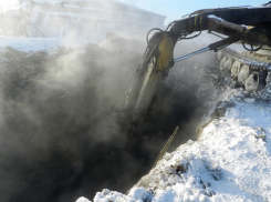 «Водоканал» вместо ремонта засыпал землей потоп на юге Волгограда