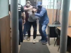 Опубликовано видео этапирования убийцы 17-летнего студента ВолгГМУ