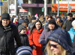 Спешащие на празднование Масленицы горожане заблокировали дороги и улицы Волгограда