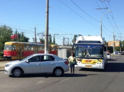 Волгоградка на Renault отправила в больницу 31-летнюю кондуктора автобуса «Питеравто»