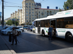 74-летняя женщина выпала из автобуса в Волгограде