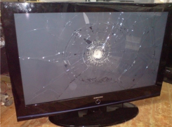 Под Волгоградом 2-летняя девочка опрокинула на себя телевизор 