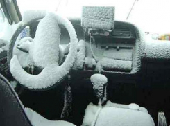  Под Волгоградом спасатели эвакуировали двоих замерзающих в автомобиле друзей