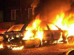 Под Волгоградом неизвестные подожгли Lada Kalina
