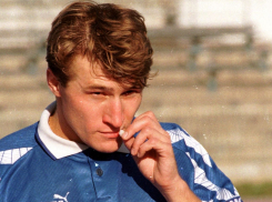 «Лучший бомбардир в истории!»: волгоградскому футболисту Олегу Веретенникову исполнилось 53 года