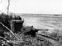 28 октября 1942 года – в Сталинграде враг кидает в бой все силы, стремясь сбросить наши войска в Волгу