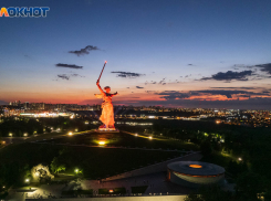 Закон о переименовании, синий кулак Медведева и цветение лотосов: главное в Волгограде за 19 июля