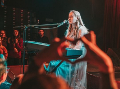 «Нет повести печальнее на свете, чем повесть о пандемии и отмененных концертах»: Элли на маковом поле