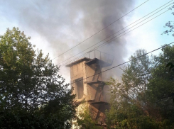 Здание бывшей котельной вспыхнуло на севере Волгограда 