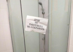 Пациенты «красной зоны» в Волгограде пожаловались на сломанный полмесяца душ