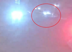 Легковушку закрутило в  жутком танце на юге Волгограда после удара – шок-видео