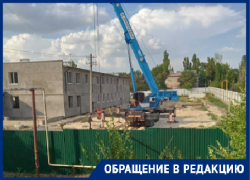 Стоянку для большегрузов строят в Волгограде на месте детского сада