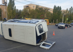 Маршрутка с пассажирами перевернулась в Волжском