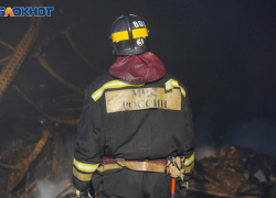 Отца с двумя детьми вытащили из горящего дома в Волгограде