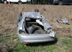 Под Волгоградом мужчина погиб в перевернувшейся LADA Priora
