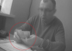 От 15 до 45 тысяч за диплом: экс-директор Волгоградского железнодорожного техникума идет под суд 